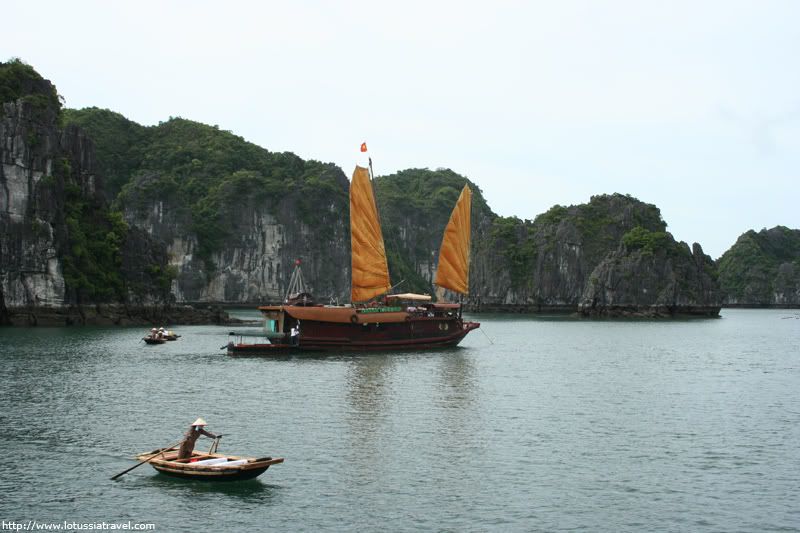 http://i424.photobucket.com/albums/pp324/lotrawm/halong-bay-1.jpg
